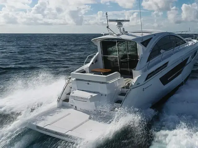 Cruisers Yachts 50'