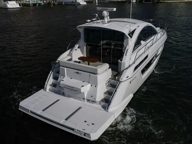 Cruisers Yachts 50'