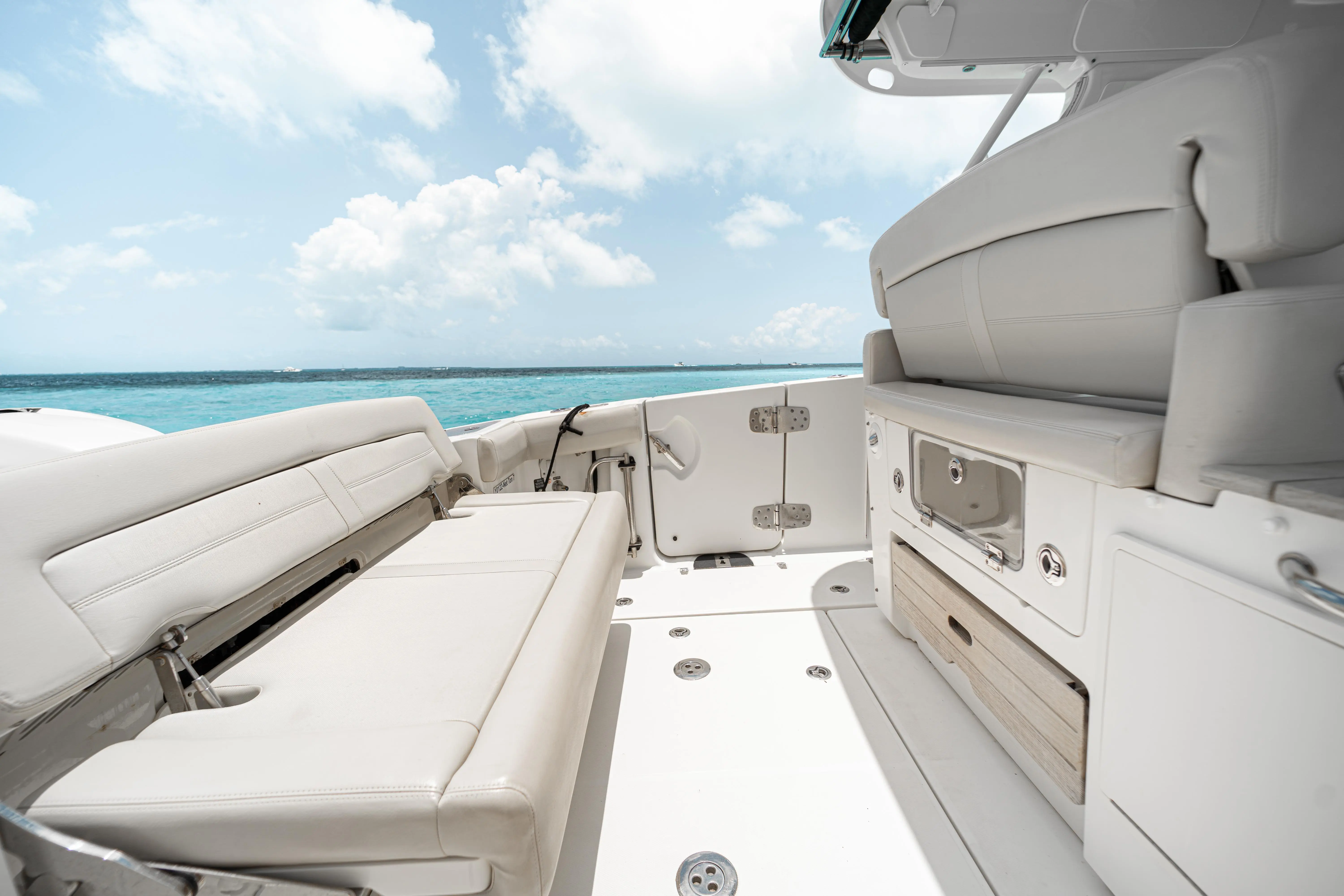 2019 Boston Whaler 35'