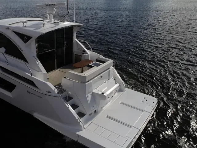 Cruisers Yachts 50'