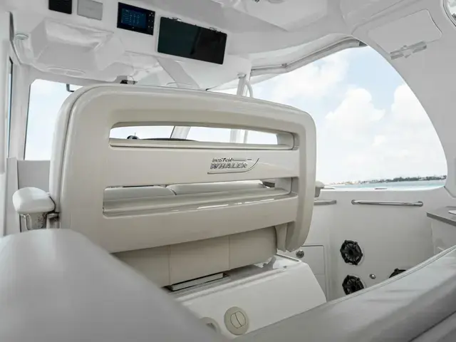 Boston Whaler 35'