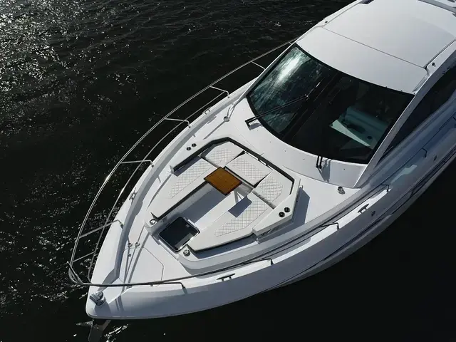 Cruisers Yachts 50'