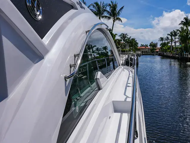 Cruisers Yachts 50'