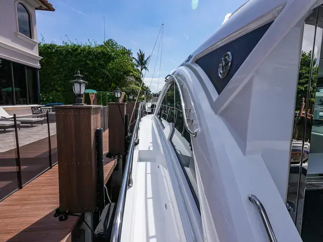 Cruisers Yachts 50'