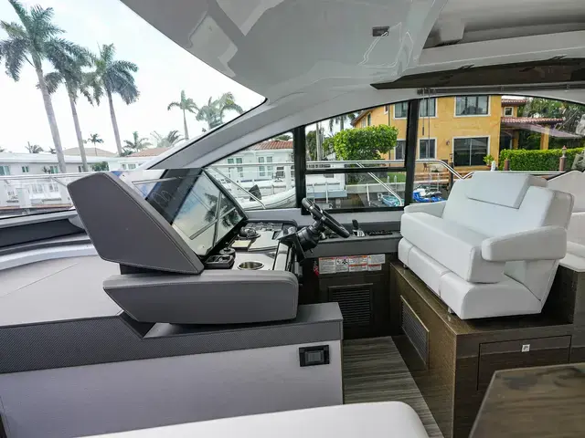 Cruisers Yachts 50'