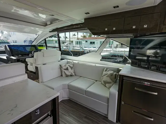 Cruisers Yachts 50'