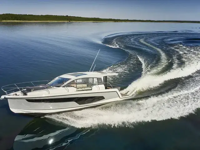 Sealine C 335v