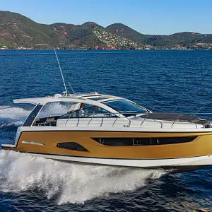 2025 Sealine S390