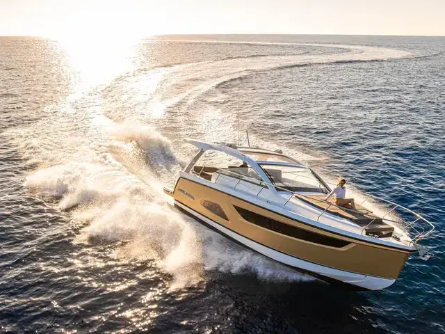 Sealine S 390