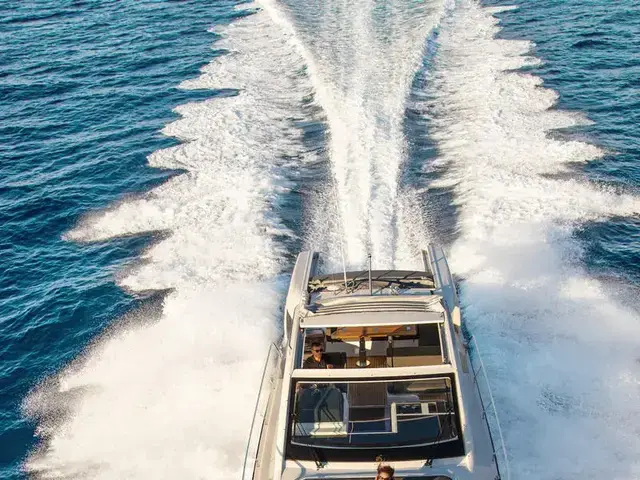 Sealine S 390