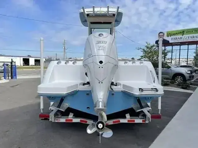 Everglades Boats 235 CC