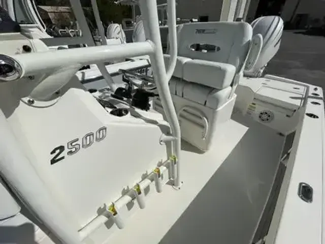 Pathfinder Boats 2500 Hybrid