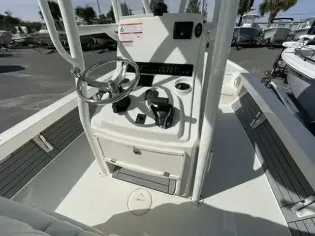 Pathfinder Boats 2500 Hybrid