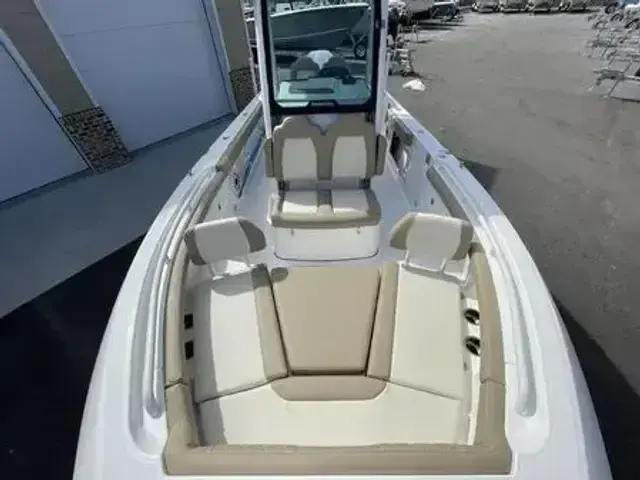 Everglades Boats 235 CC