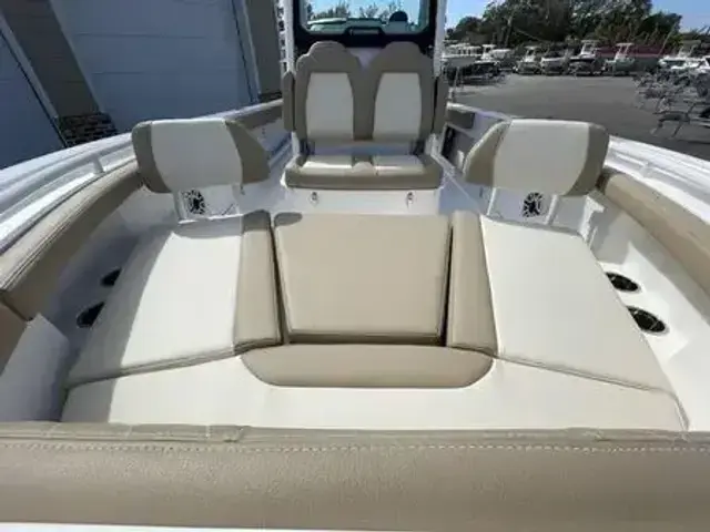 Everglades Boats 235 CC