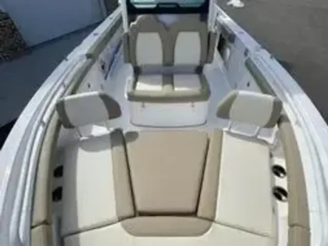 Everglades Boats 235 CC