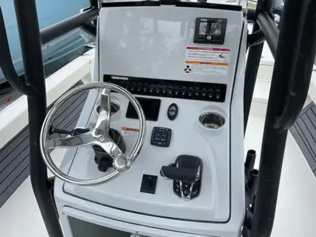 Pathfinder Boats 2500 Hybrid