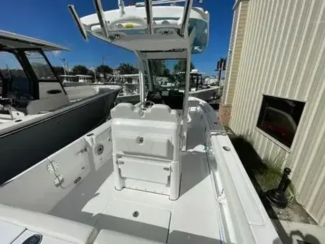 Everglades Boats 235 CC