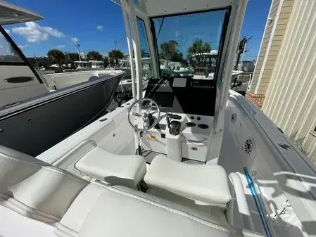 2024 Everglades Boats 235 cc