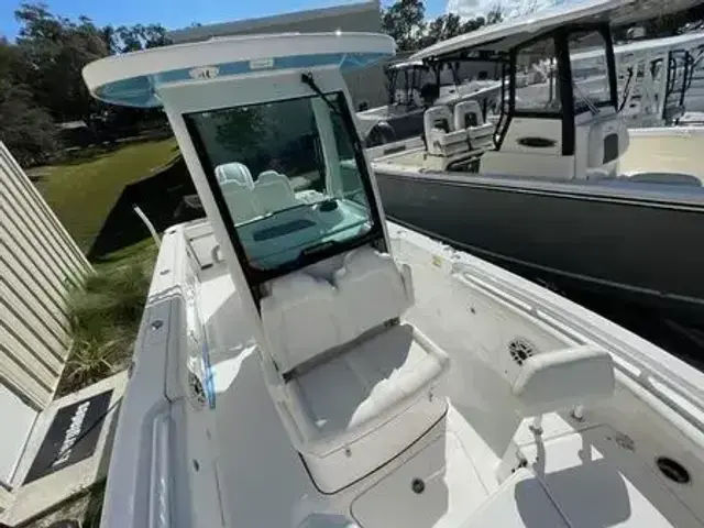 Everglades Boats 235 CC