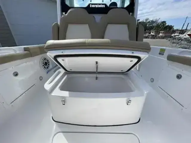 Everglades Boats 235 CC