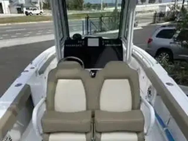 Everglades Boats 235 CC