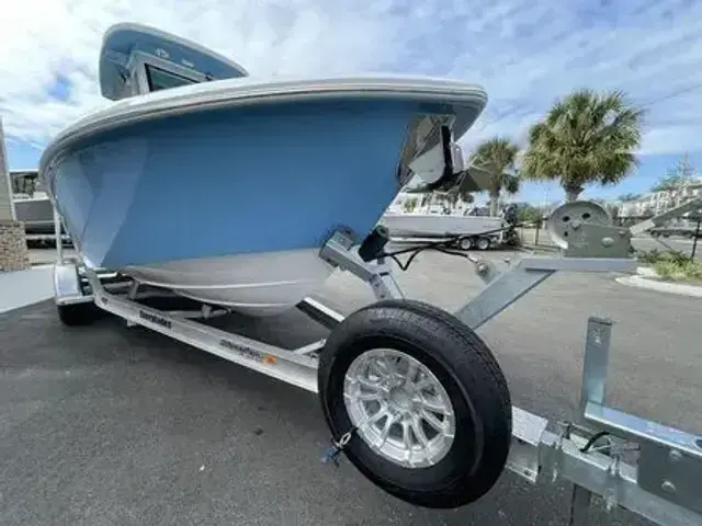 Everglades Boats 235 CC