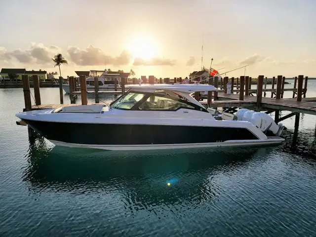 Tiara 38 LX