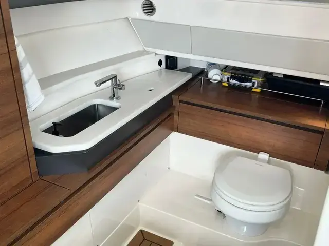 Tiara Yachts 38 Lx