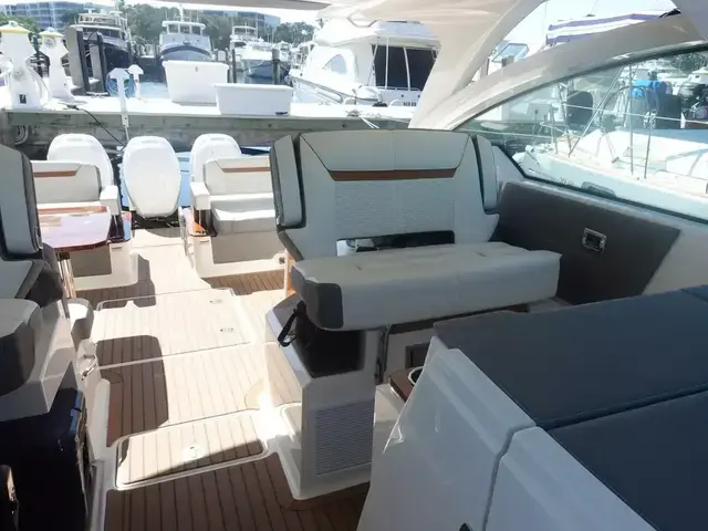 Tiara Yachts 38 Lx