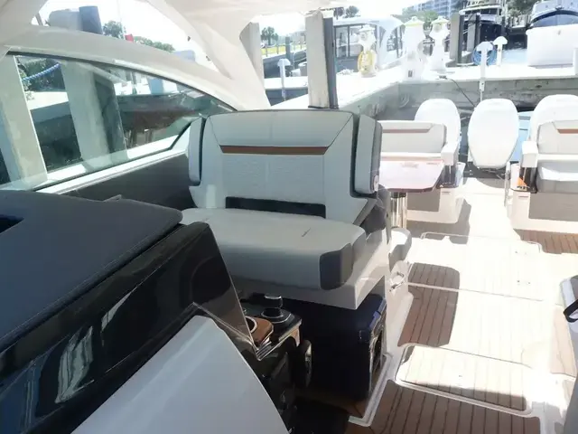 Tiara Yachts 38 Lx