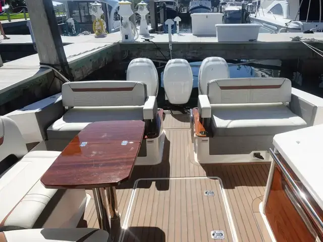 Tiara Yachts 38 Lx