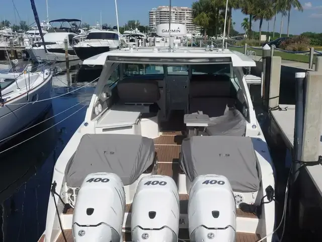 Tiara Yachts 38 Lx