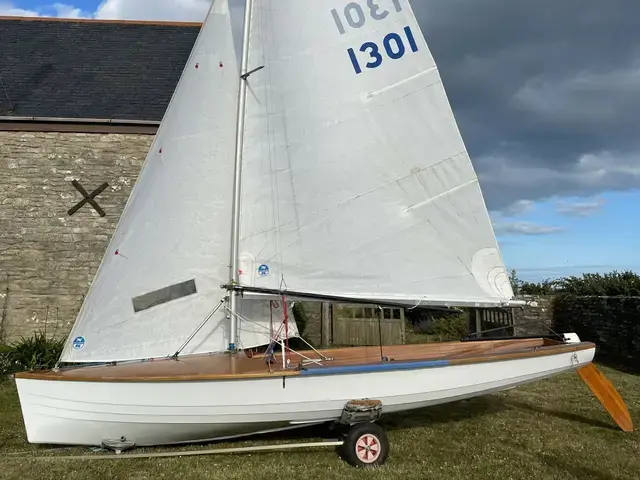 Classic Osprey Sailing dinghy