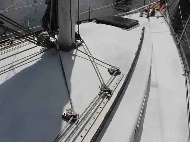 Cascade 36 Deep Keel