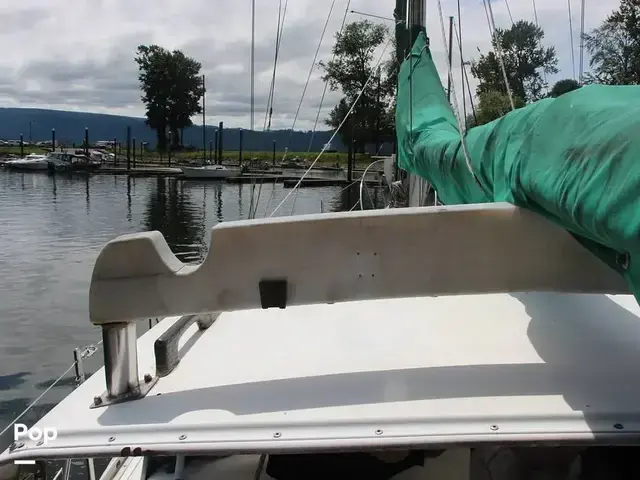 Cascade 36 Deep Keel