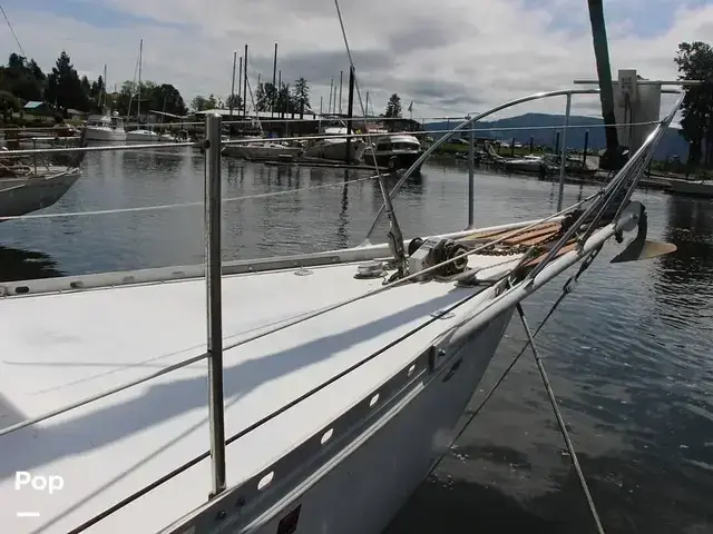 Cascade 36 Deep Keel