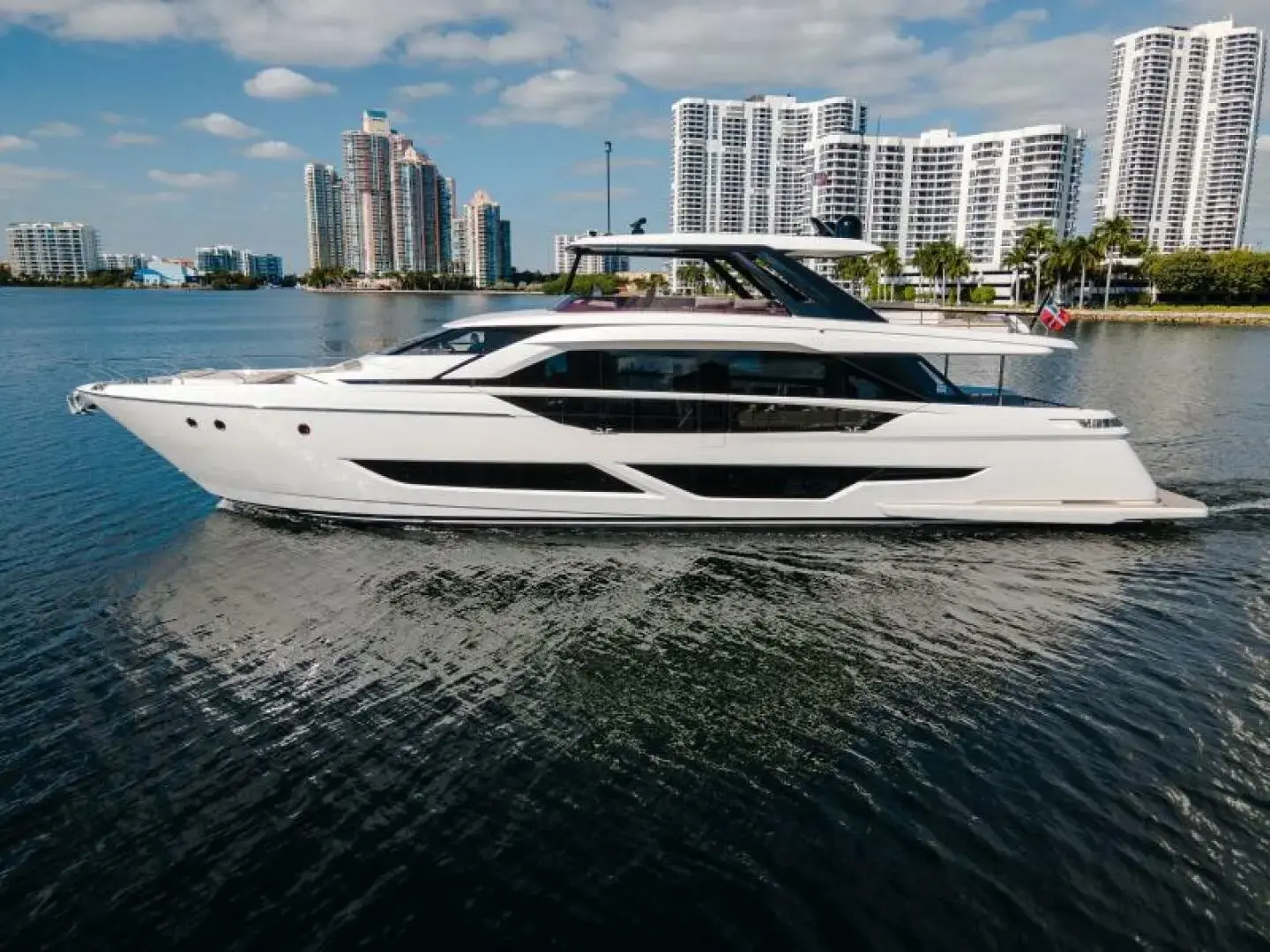 2023 Ferretti 860