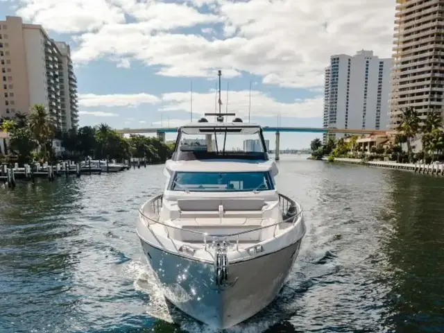 Ferretti Yachts 860