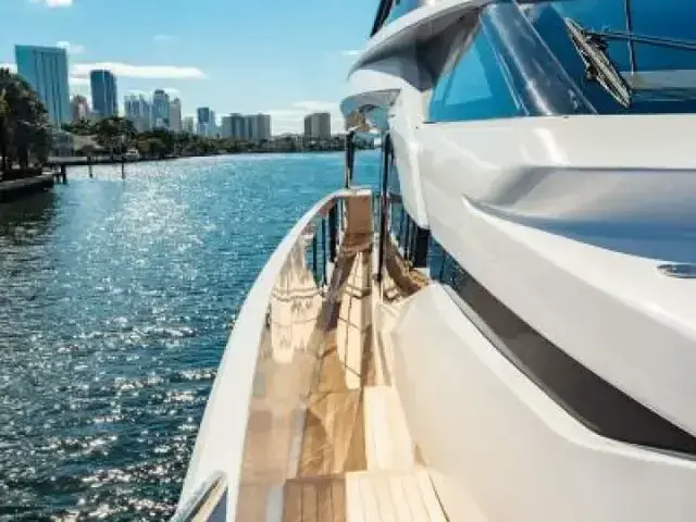 Ferretti Yachts 860