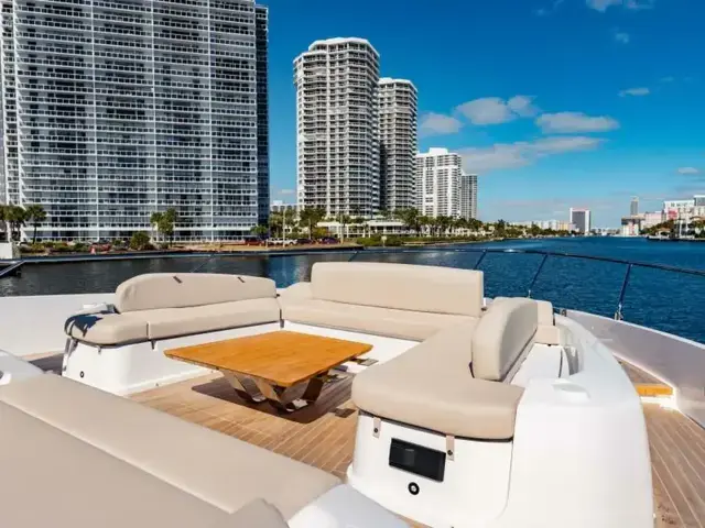 Ferretti Yachts 860