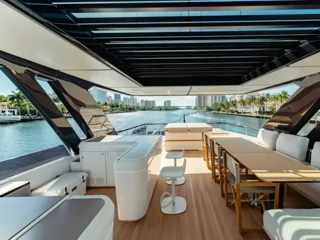 Ferretti Yachts 860