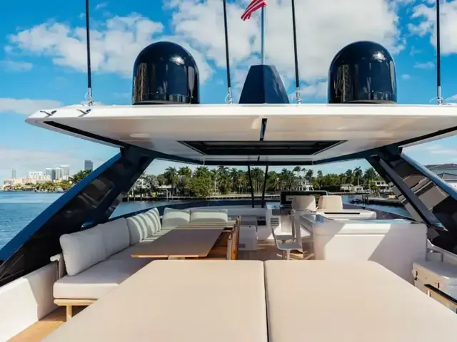 Ferretti Yachts 860