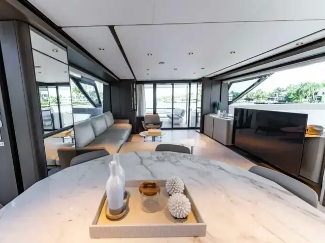 Ferretti Yachts 860