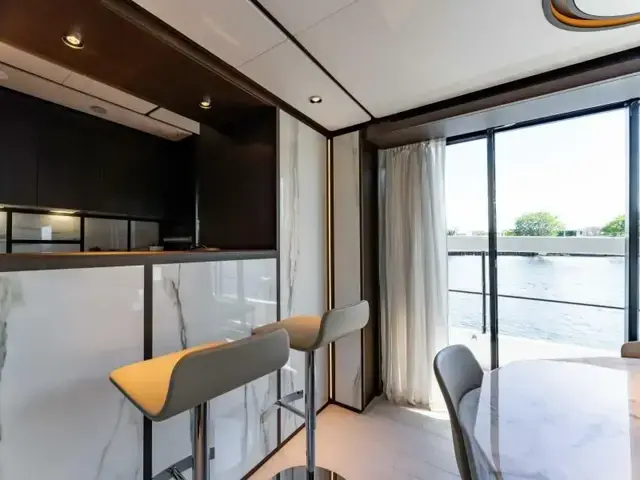 Ferretti Yachts 860