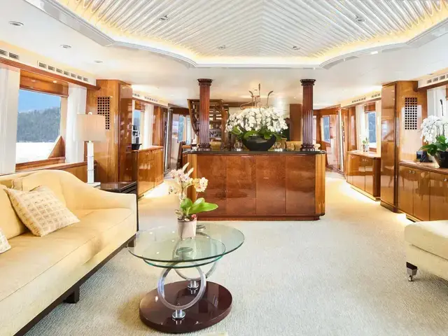 Hatteras Tri-deck Motoryacht