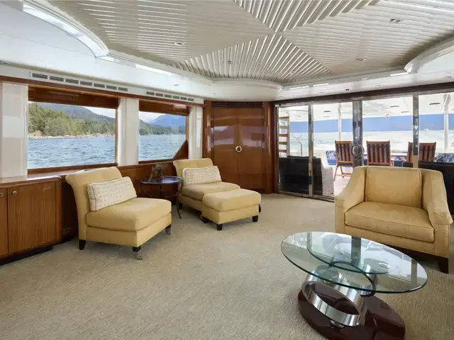 Hatteras Tri-deck Motoryacht