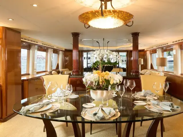 Hatteras Tri-deck Motoryacht