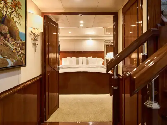 Hatteras Tri-deck Motoryacht