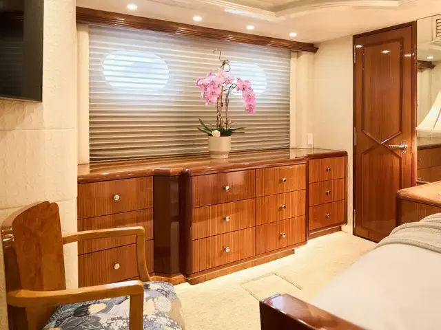 Hatteras Tri-deck Motoryacht